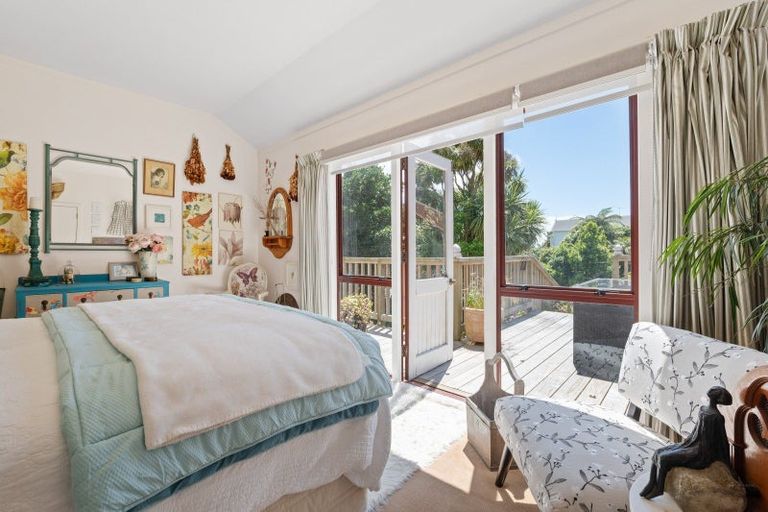 Photo of property in 75 Morley Street, New Plymouth, 4310