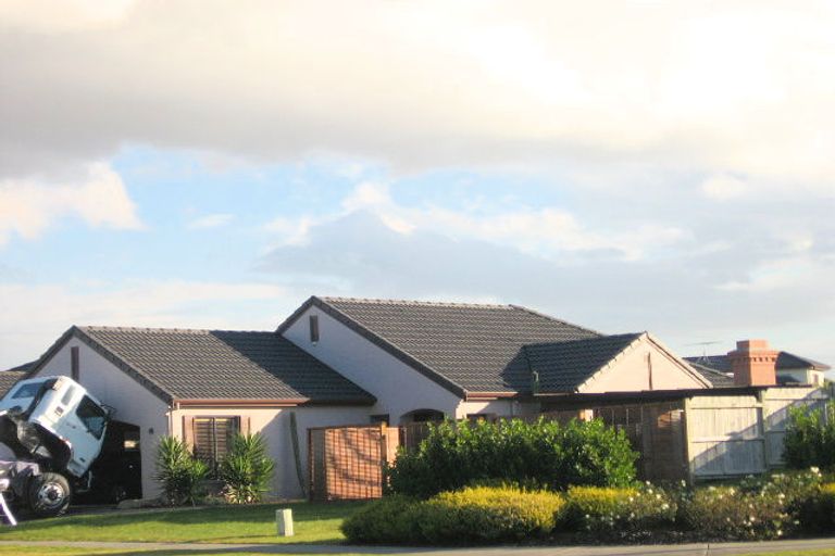 Photo of property in 48 Redcastle Drive, East Tamaki, Auckland, 2013