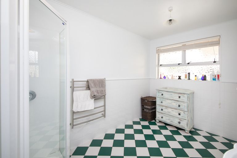 Photo of property in 402 Featherston Street, Palmerston North, 4414