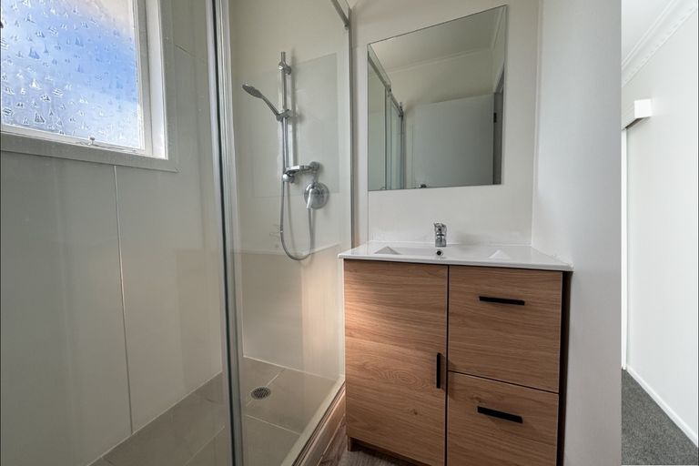 Photo of property in 77 Collins Road, Melville, Hamilton, 3206