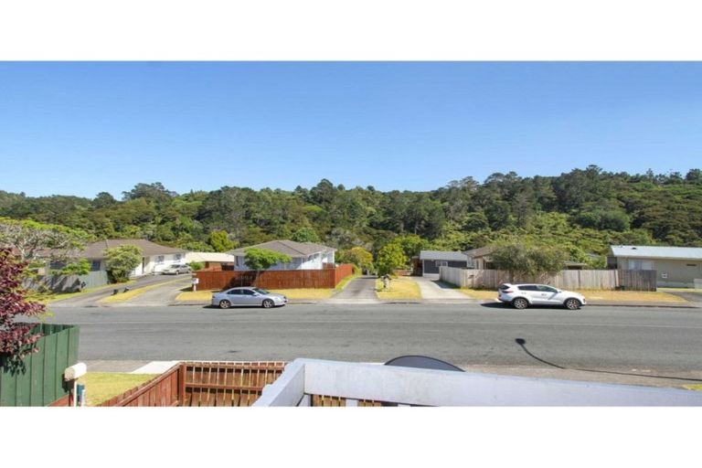 Photo of property in 1/117 Lynn Road, Bayview, Auckland, 0629