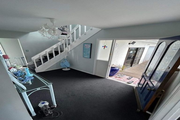 Photo of property in 473 Glenfield Road, Glenfield, Auckland, 0629