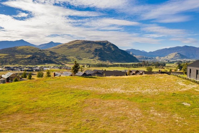 Photo of property in 16 Double Cone Road, Jacks Point, Queenstown, 9371
