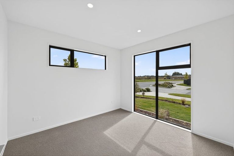 Photo of property in 49 Ruataniwha Avenue, Rangiora, 7400