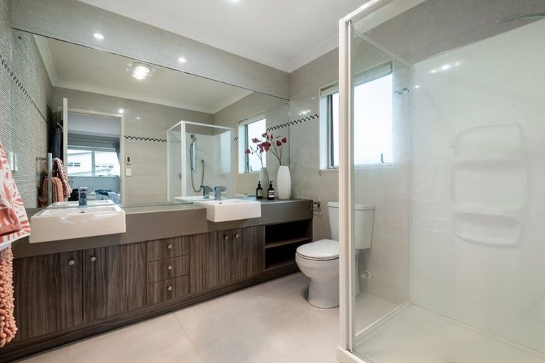 Photo of property in 42 Laurel Oak Drive, Schnapper Rock, Auckland, 0632