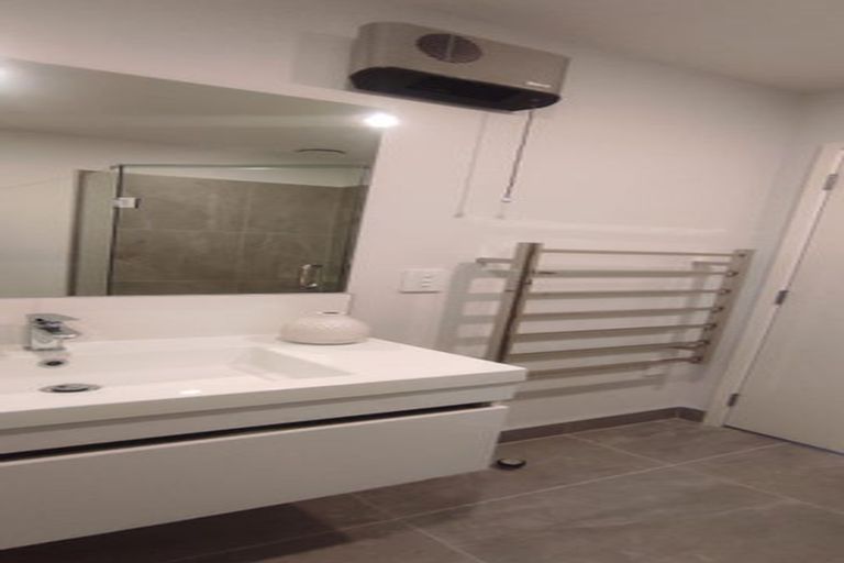 Photo of property in 3/47 Awaroa Road, Sunnyvale, Auckland, 0612