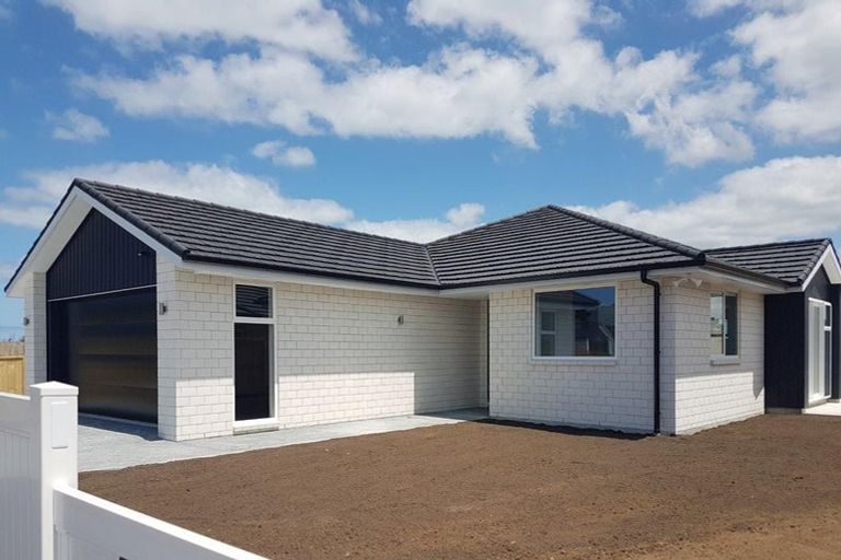 Photo of property in 89 Kaurinui Crescent, One Tree Point, 0118