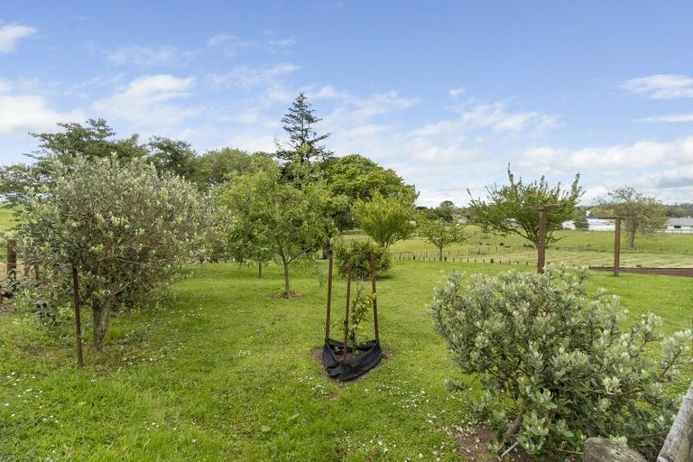 Photo of property in 24 Mills Street, Eltham, 4322