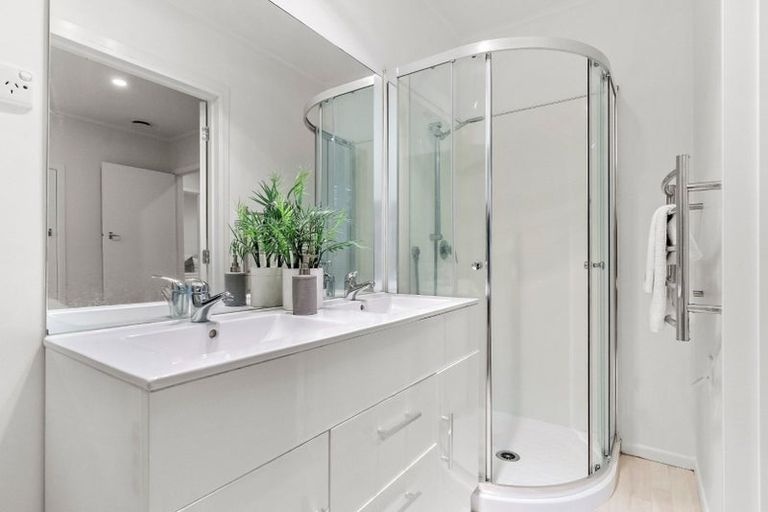 Photo of property in 14 Roseneath Place, Birkdale, Auckland, 0626