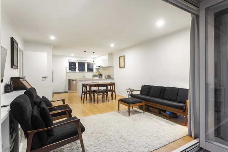 Photo of property in 2/5 Larchwood Avenue, Westmere, Auckland, 1022