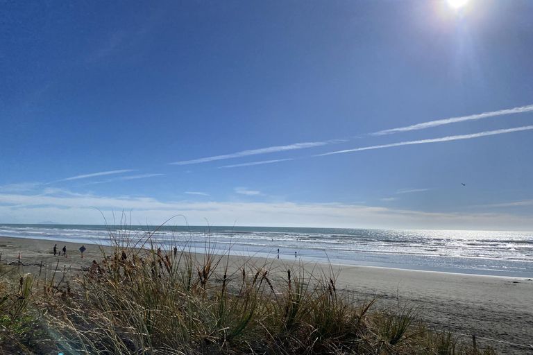 Photo of property in 19 Marine Parade South, Foxton Beach, Foxton, 4815