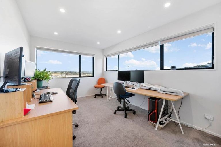 Photo of property in 58 Ascension Crescent, Orewa, 0931