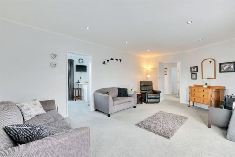 Photo of property in 9 Bodi Place, Te Atatu South, Auckland, 0610