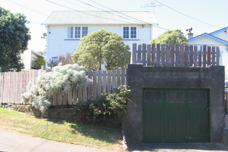 Photo of property in 22 Woburn Road, Northland, Wellington, 6012