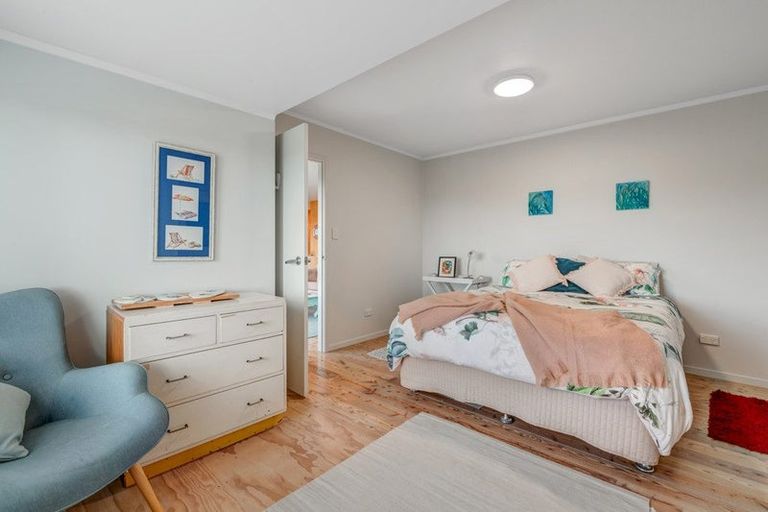 Photo of property in 25 Moffat Road, Red Beach, 0932