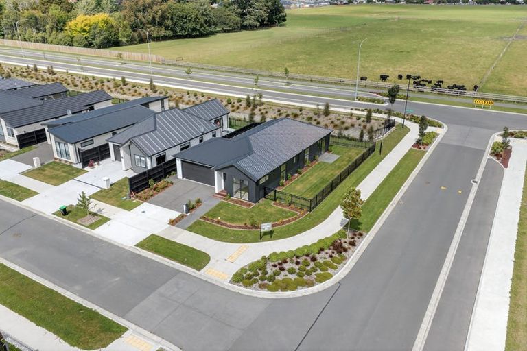 Photo of property in 49 Ruataniwha Avenue, Rangiora, 7400