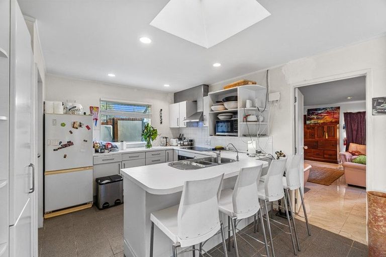 Photo of property in 14a Hinekohu Street, New Lynn, Auckland, 0600