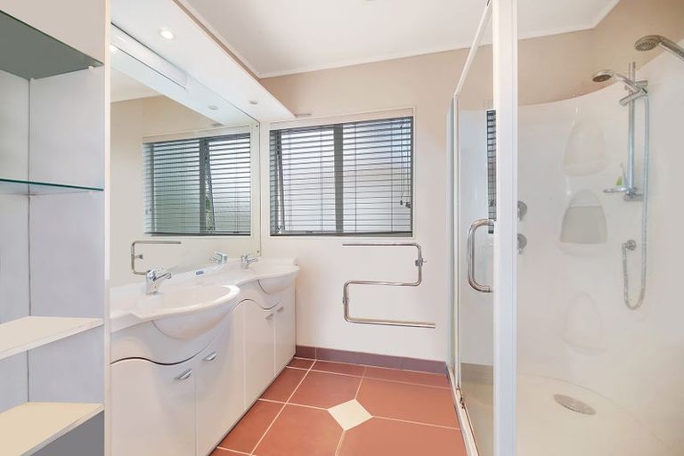 Photo of property in 100 Westerham Drive, Dannemora, Auckland, 2016