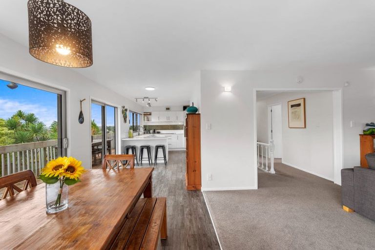 Photo of property in 14a West Lynn Road, Titirangi, Auckland, 0604