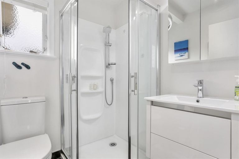 Photo of property in 48 Tiroroa Avenue, Te Atatu South, Auckland, 0610