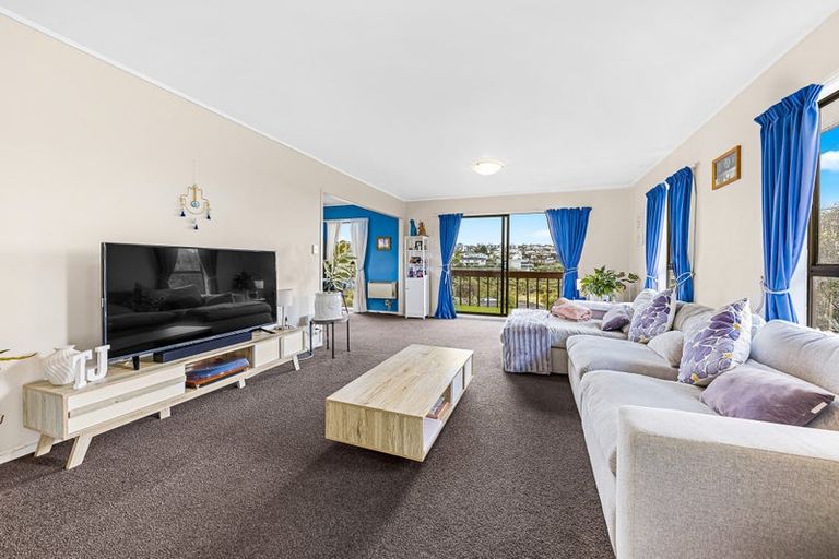 Photo of property in 1/12 Glenvar Road, Torbay, Auckland, 0630