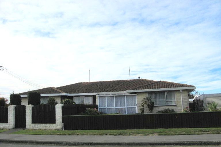 Photo of property in 32 Epsom Road, Sockburn, Christchurch, 8042