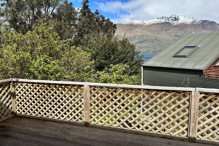 Photo of property in 8 Evergreen Place, Sunshine Bay, Queenstown, 9300