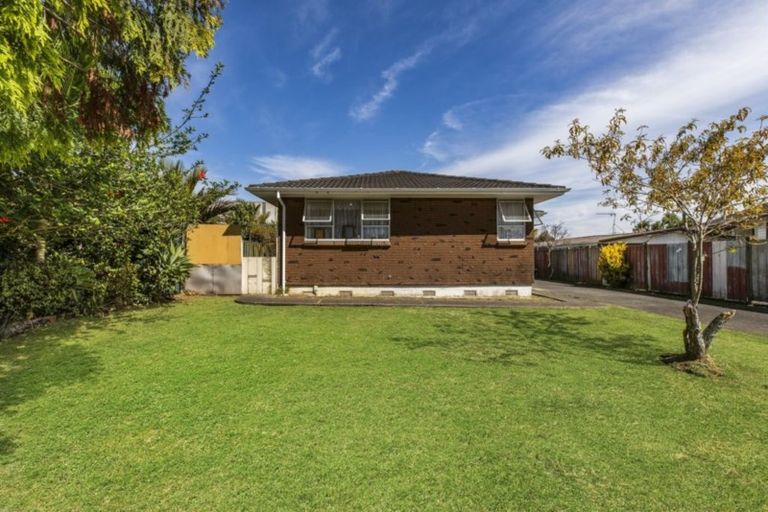 Photo of property in 43 Othello Drive, Clover Park, Auckland, 2023