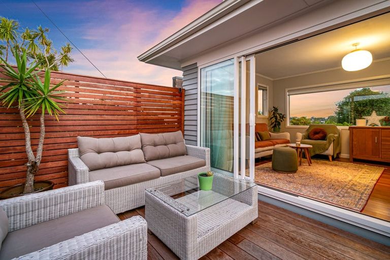 Photo of property in 1/53 Verran Road, Birkenhead, Auckland, 0626