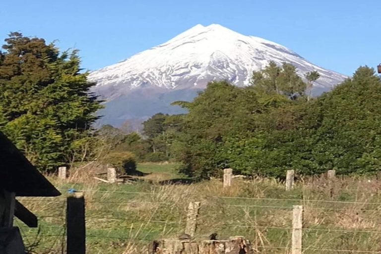 Photo of property in 1082 Junction Road, Egmont Village, Inglewood, 4386