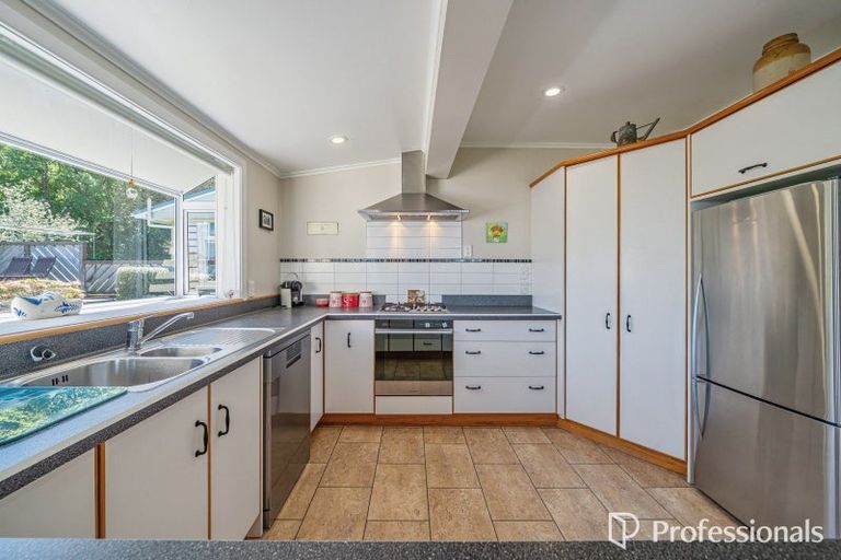 Photo of property in 14 Bushey Way, Maungaraki, Lower Hutt, 5010