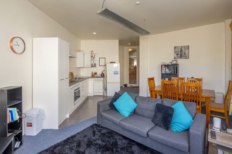 Photo of property in Endeavour Apartments, 20/125 Thorndon Quay, Pipitea, Wellington, 6011