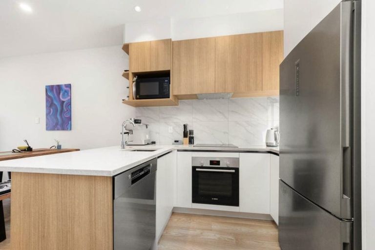 Photo of property in 4/28 Vodanovich Road, Te Atatu South, Auckland, 0610