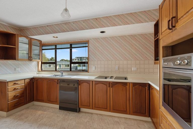 Photo of property in 2/30 Manly Esplanade, Browns Bay, Auckland, 0630