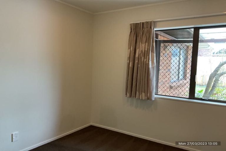 Photo of property in 2/67 Aviemore Drive, Highland Park, Auckland, 2010