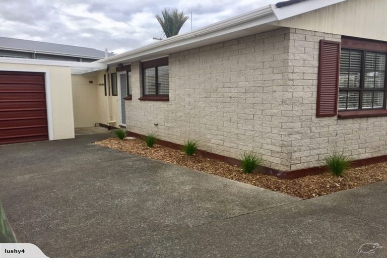 Photo of property in 1/2 Wolfe Street, Regent, Whangarei, 0112