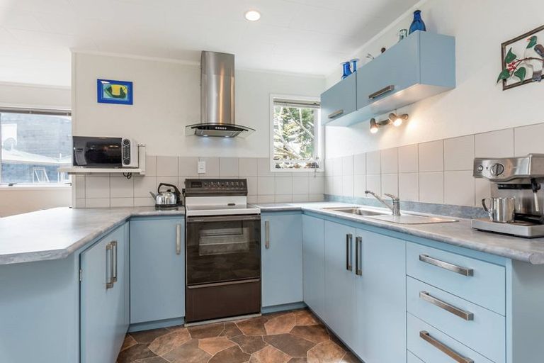 Photo of property in 3 Kanuka Road, Sandspit, Warkworth, 0982