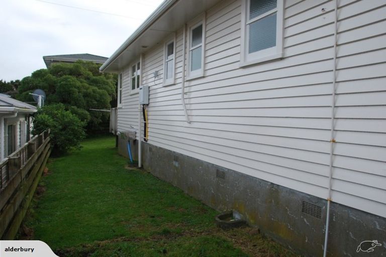Photo of property in 14 Alder Place, Newlands, Wellington, 6037