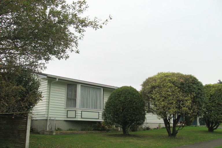 Photo of property in 2 Greyfriars Crescent, Tawa, Wellington, 5028