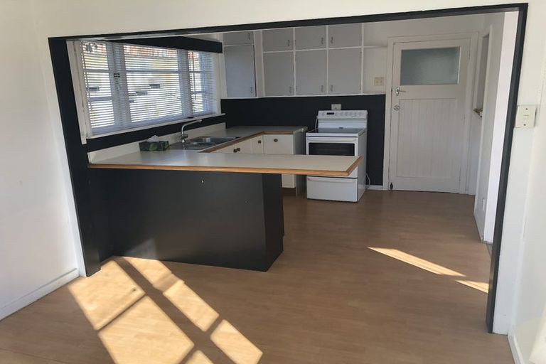 Photo of property in 18 Collins Avenue, Tawa, Wellington, 5028