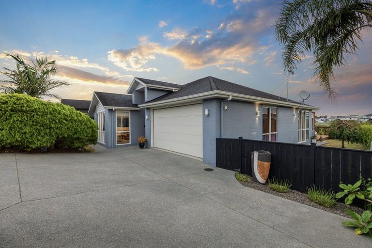 Photo of property in 21 Flavell Drive, Orewa, 0931