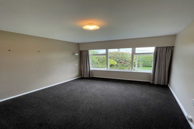 Photo of property in 32 Tintern Avenue, Avonhead, Christchurch, 8042