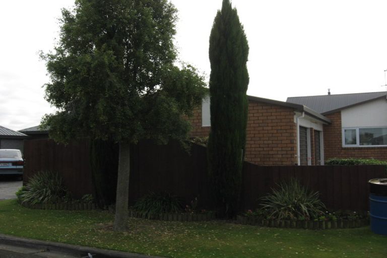 Photo of property in 21a Honeysuckle Place, Northcote, Christchurch, 8052