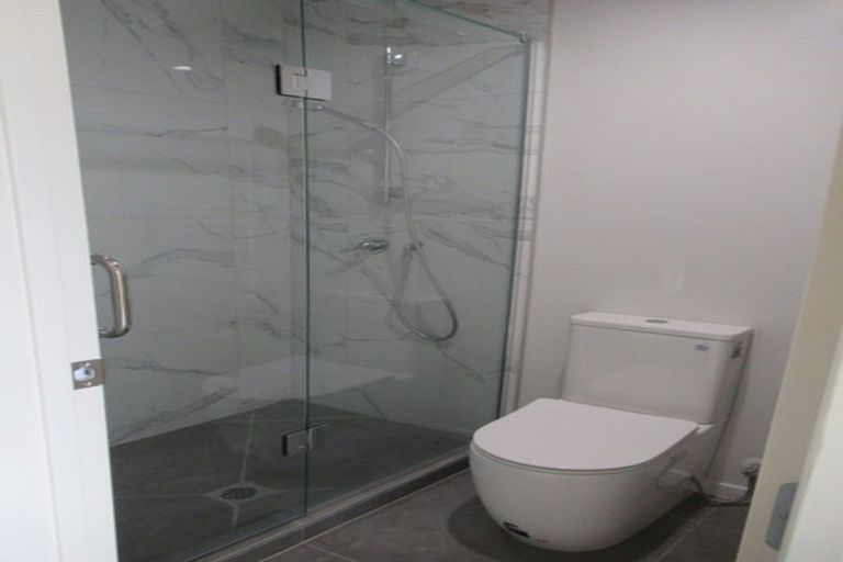 Photo of property in 2 Nikau Street, New Lynn, Auckland, 0600