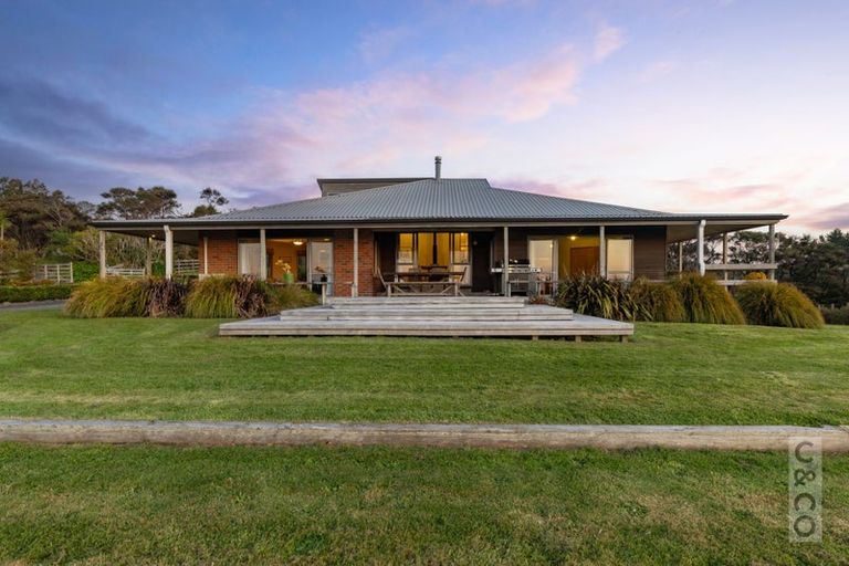 Photo of property in 457 Kiwitahi Road, Helensville, 0875