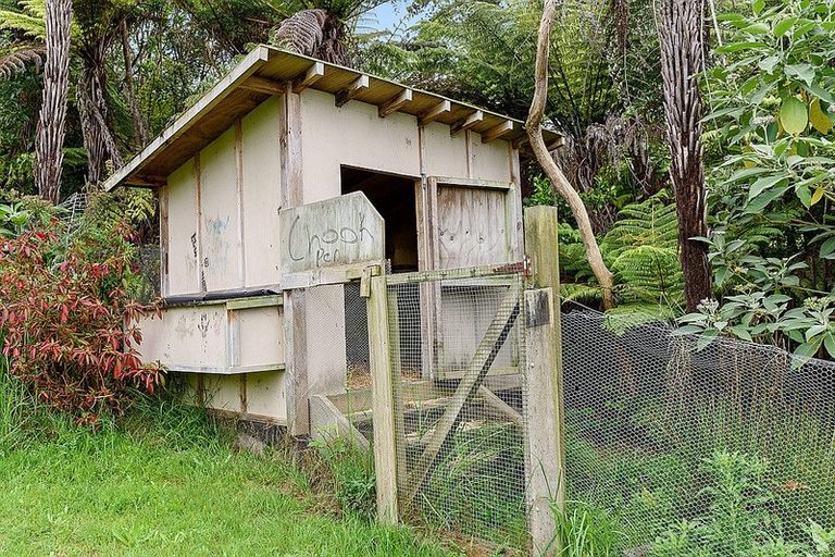 Photo of property in 7 Chatham Avenue, Paremoremo, Auckland, 0632