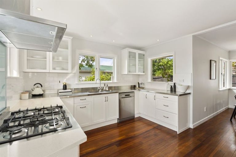 Photo of property in 1/41 College Road, Northcote, Auckland, 0627