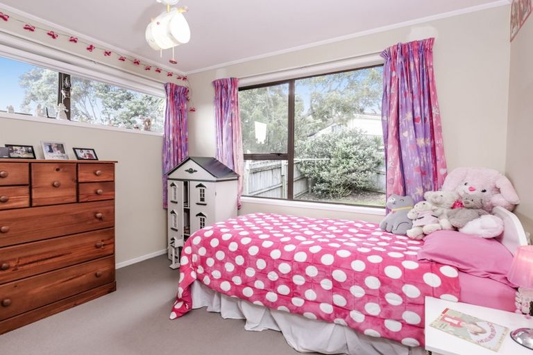 Photo of property in 10 Rena Place, West Harbour, Auckland, 0618