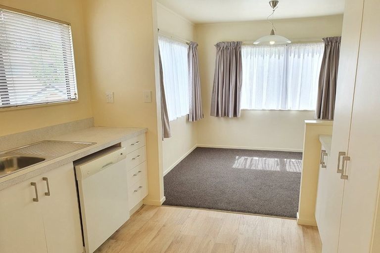 Photo of property in 24/24 Eastglen Road, Glen Eden, Auckland, 0602