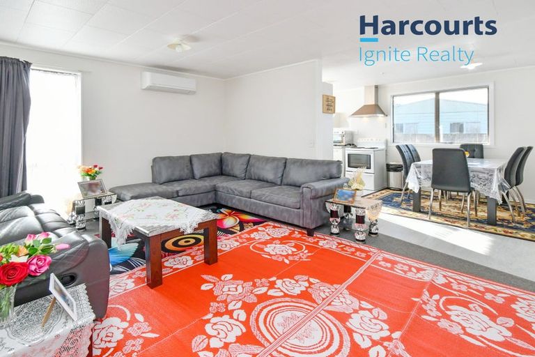 Photo of property in 1/17 Secretariat Place, Randwick Park, Auckland, 2105